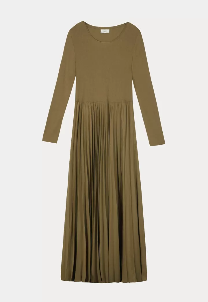 Round Neck Pleated Dress