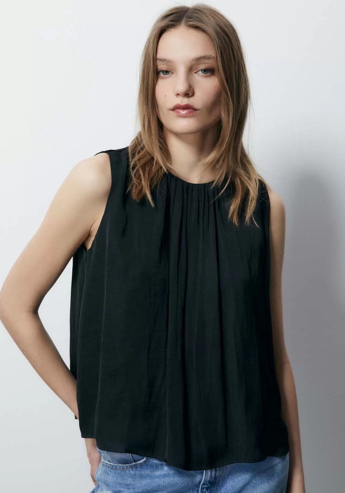 Sleeveless Fluid Pleated Top