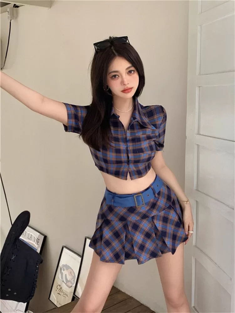 Two-Piece-Set: Cropped Plaid Shirt   Matching Pleated Skirt