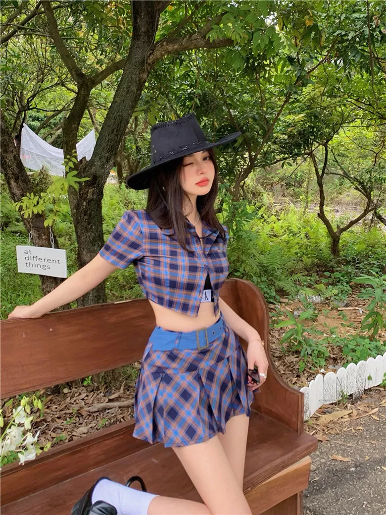 Two-Piece-Set: Cropped Plaid Shirt   Matching Pleated Skirt