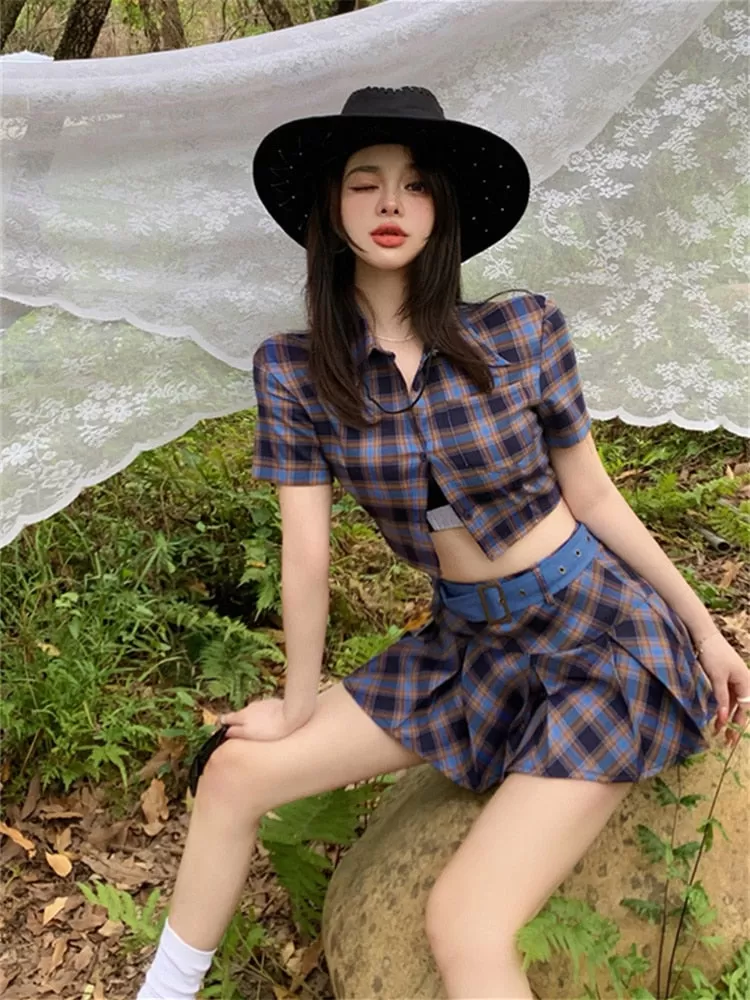 Two-Piece-Set: Cropped Plaid Shirt   Matching Pleated Skirt